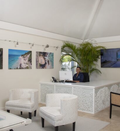The reception area of a hotel in the Caribbean offers guests a warm welcome and luxurious amenities.