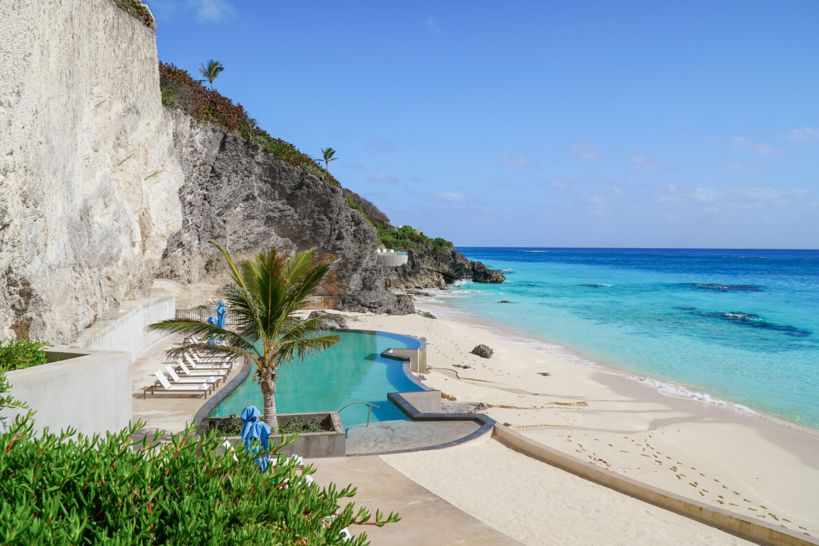 Azura's pool right on the ocean